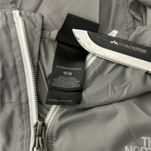 The North Face Quest DryVent Hooded Waterproof Mesh Lined Jacket  Gray Women Med - Picture 3 of 9